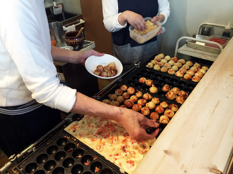 以前同様のコンビネーションで、どんどんたこ焼きが焼き上がります