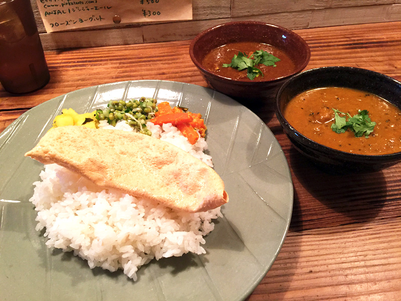 Anjali(アンジャリ)の「国産豚肩ロースポークビンダルー」「エビカレー」