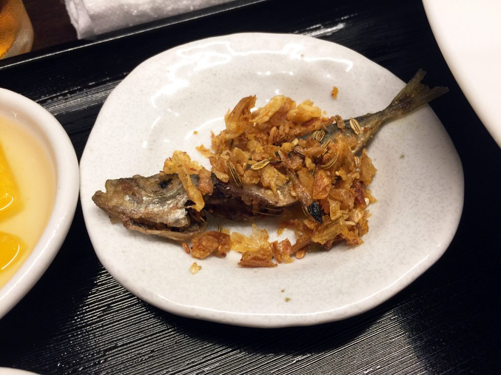 味の素揚げにこちらもスパイス盛りだくさん