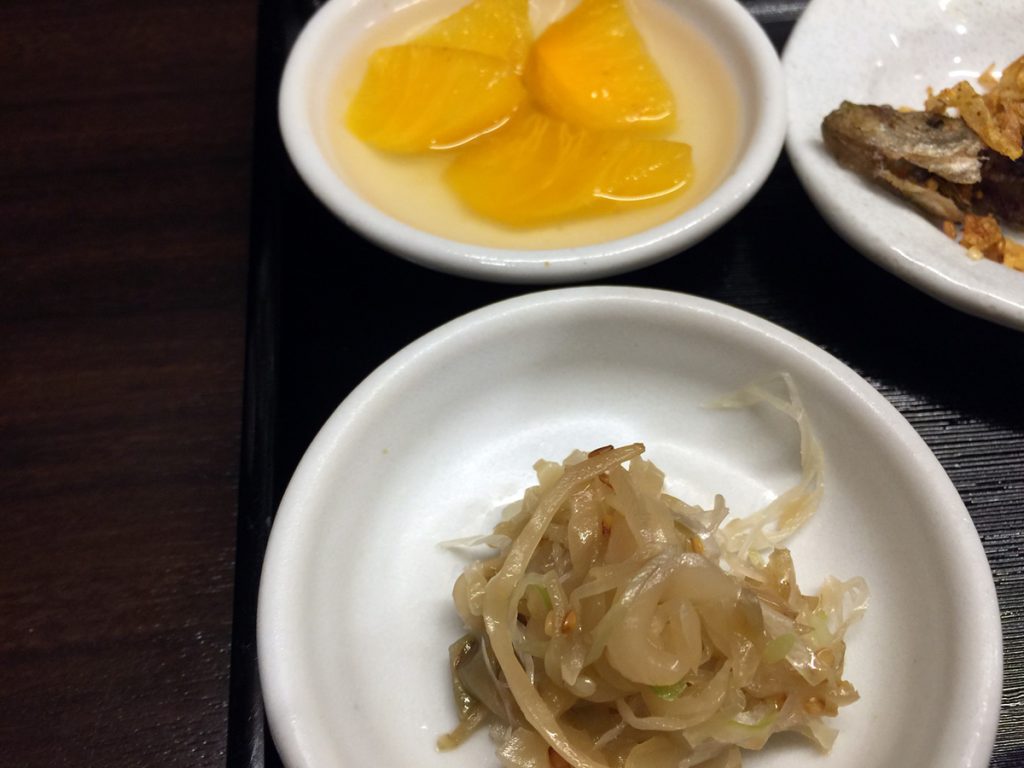 ザーサイはわかるのですが、デザートが柿だったのにびっくり