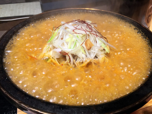『石焼らーめん 火山』の「雷味噌らーめん」