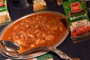 「鶏肉のトマト煮（カチャトーラ）」