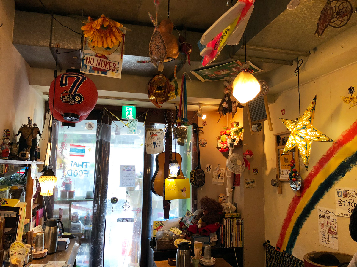 自由な雰囲気の店内