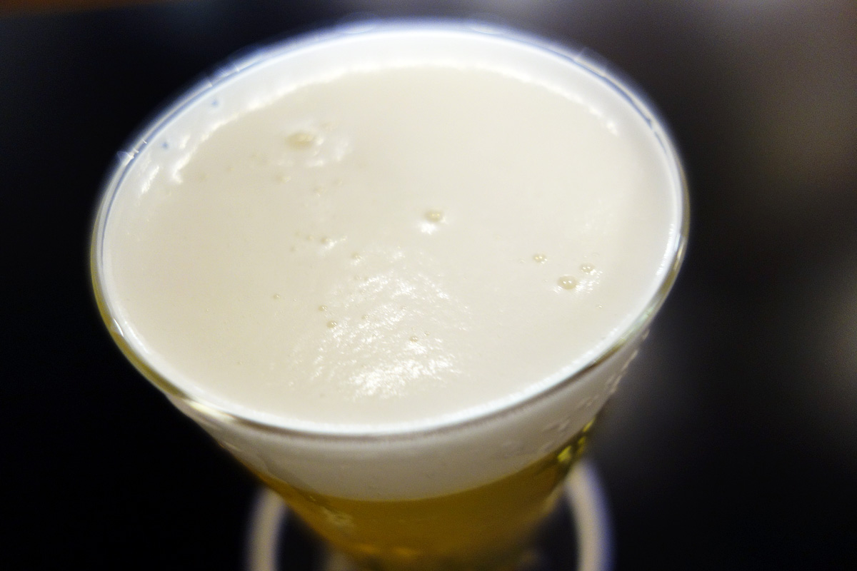 ちなみにこちらのお店ではガスに窒素を混ぜているのできめ細やかな泡ができるとか、確かに他のクラフトビールのお店はあまり泡がないような気がします