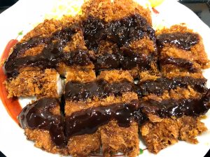 想像よりはるかに大きいチキンカツ
