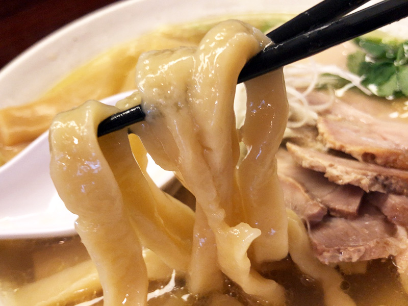加水率47%、下北沢ではここまでの多加水麺を出すお店はありません