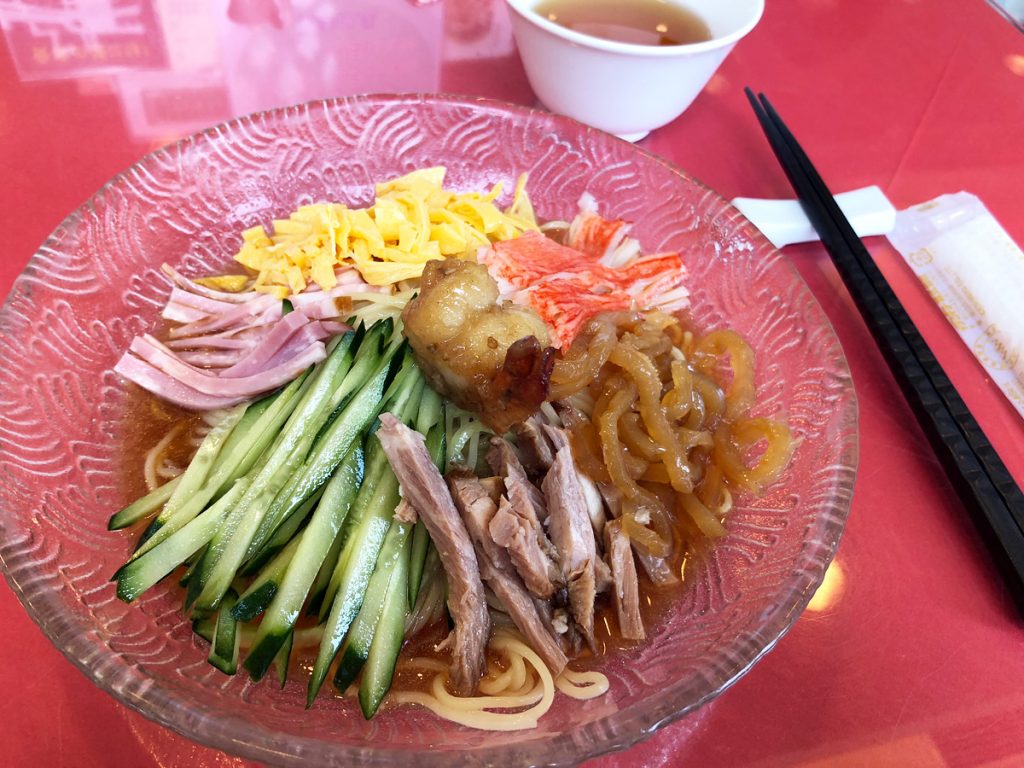 清龍苑の「冷やし中華 甘酢」950円(税込)