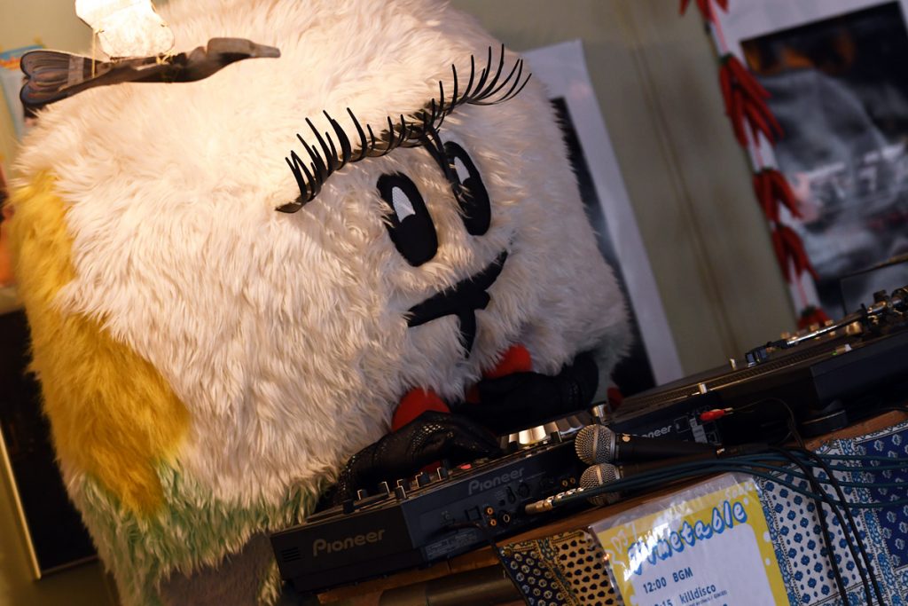 ガチでDJができます、しもっきー。最近名前をよく聞く某ち○たんとDJバトルしてもらいたい