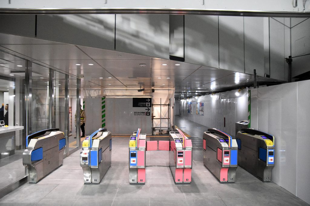 下北沢駅の新しい改札、東口です。