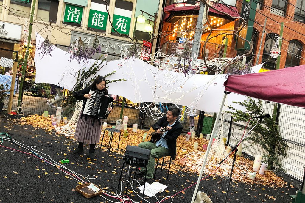 両日ともミニライブも行われます