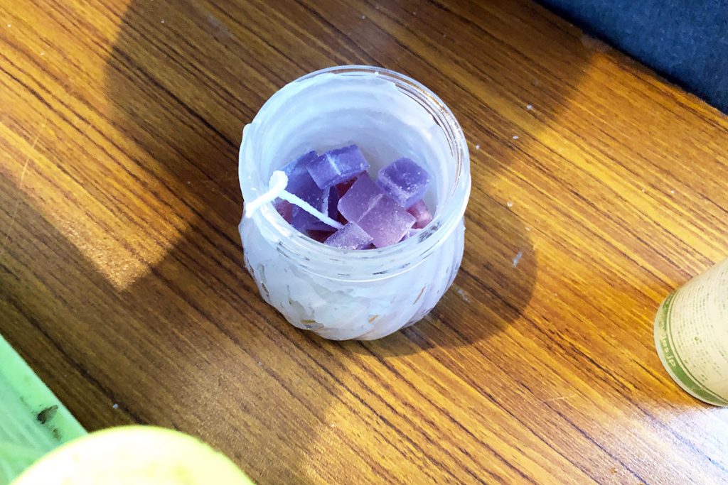 選んだ入れ物に詰めていきます