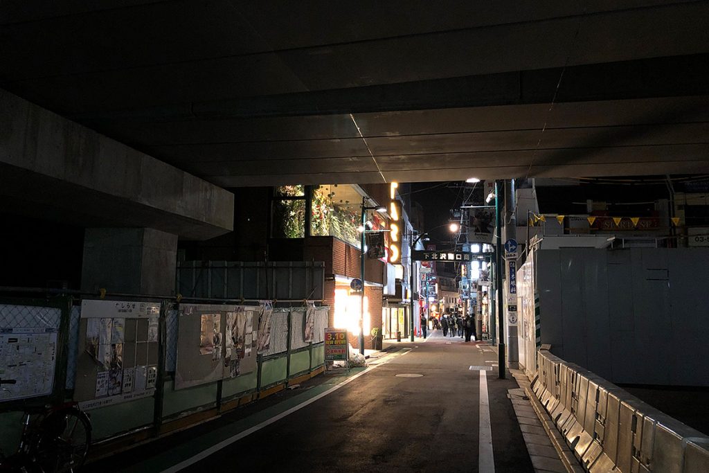 一方、先ほどの所をまっすぐ進み右側に進むと街の南側(旧南口方面)につながっています。東口を使っていた方ならすぐにわかると思います