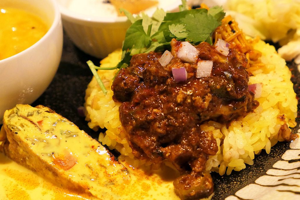 4月はサバのカレーでした、そうだよ日本人の朝ご飯と言えばサバだよ! キッシュもおいしー