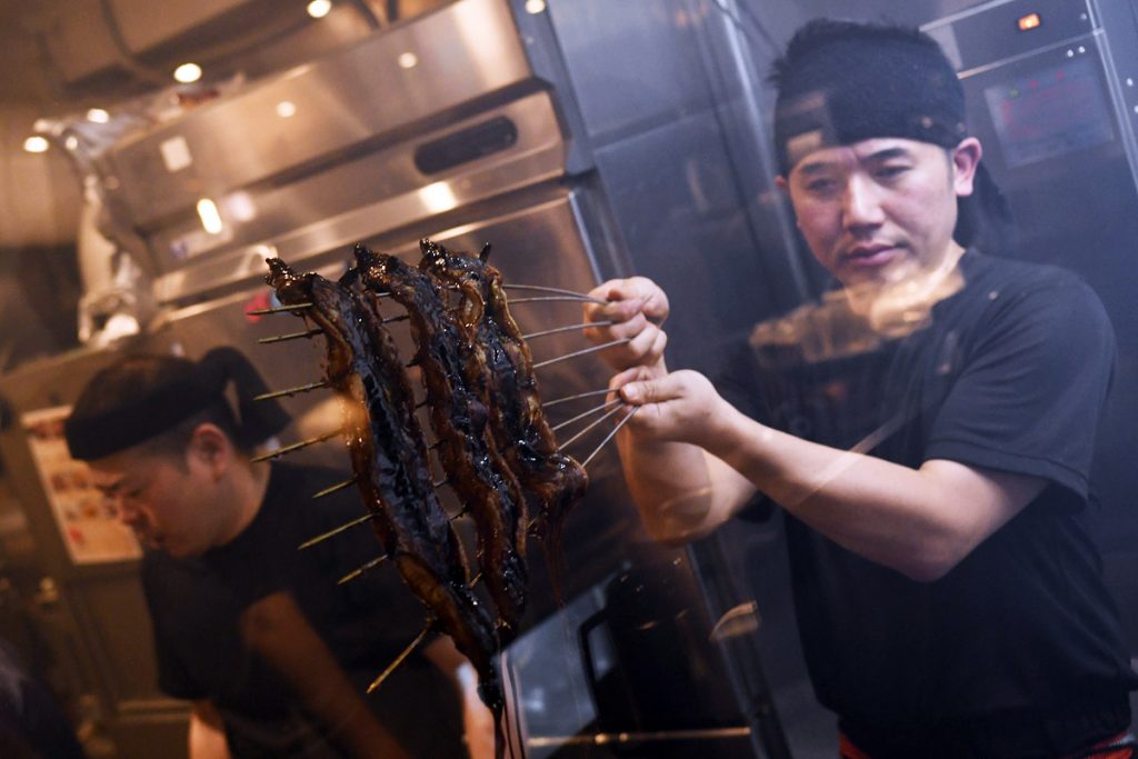 厳選された「醤油」「味醂」「砂糖」を使用し、何度もテイスティング・試作を繰り返した特製のタレ