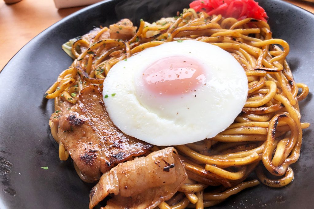 東京焼き麺スタンドの「スーパー焼きそば」、500円でもその輝きは変わらない