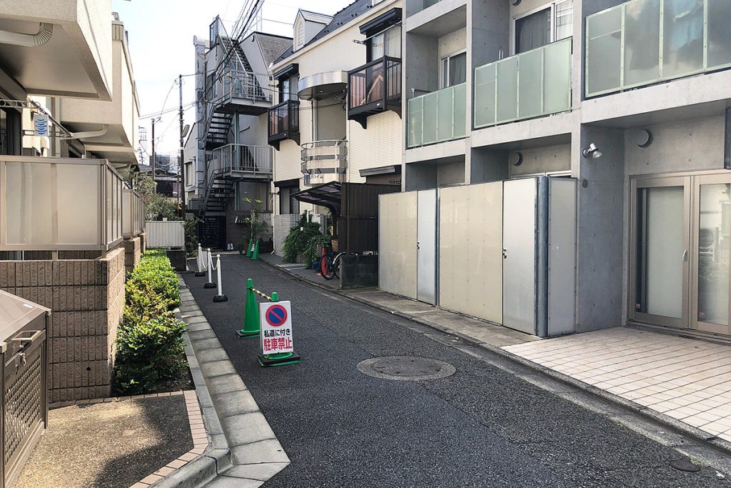 ちなみに、鎌倉通り側じゃない路地からもお店に行けますが、下北沢好きな人でも難易度が高いので要注意です。この路地の突き当たり右側が『らーめん玄』です