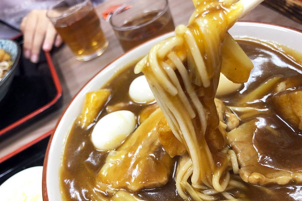 広栄屋で最も食べているメニューがカレー蕎麦、変わらないおいしさ