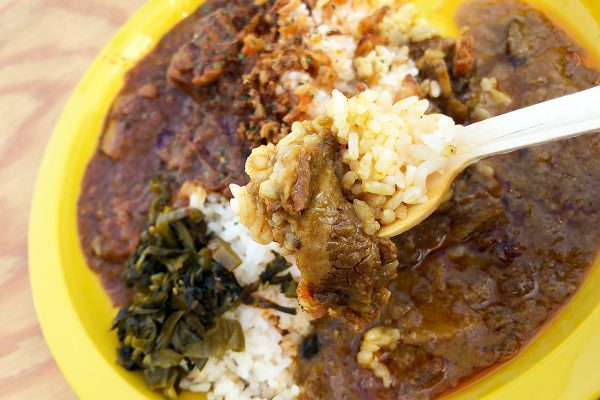 一方、豚バラ肉のイエローカレーはまろやかで豚の旨味がしっかりと感じられます