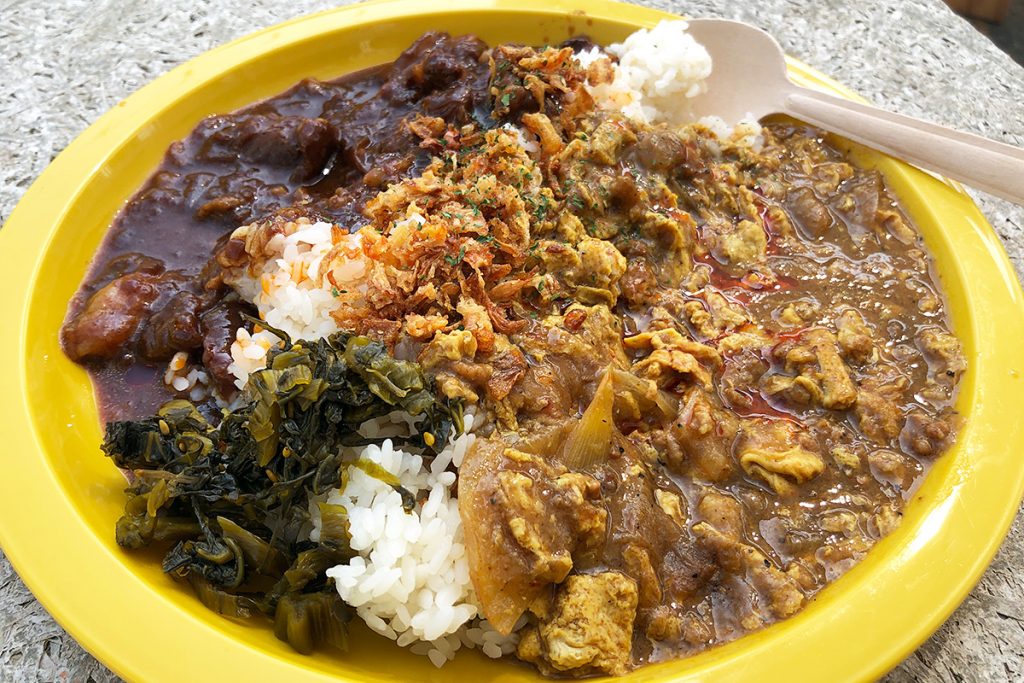 「パッポンカリー」と「牛すじのハヤシライス」のハーフ&ハーフをオーダー