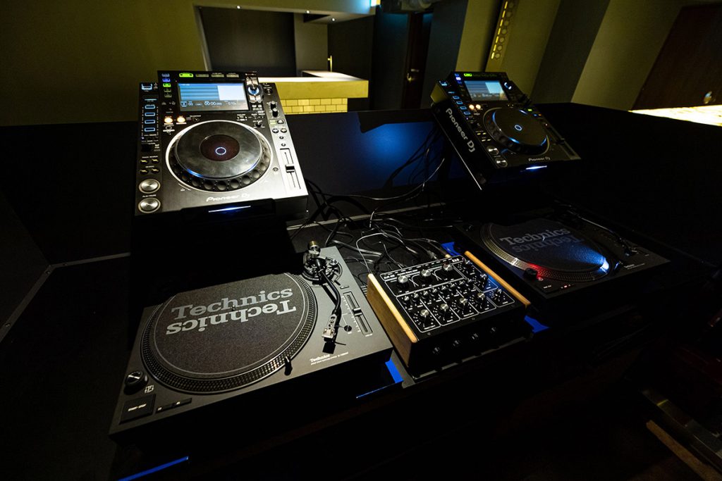 COUNTER CLUB