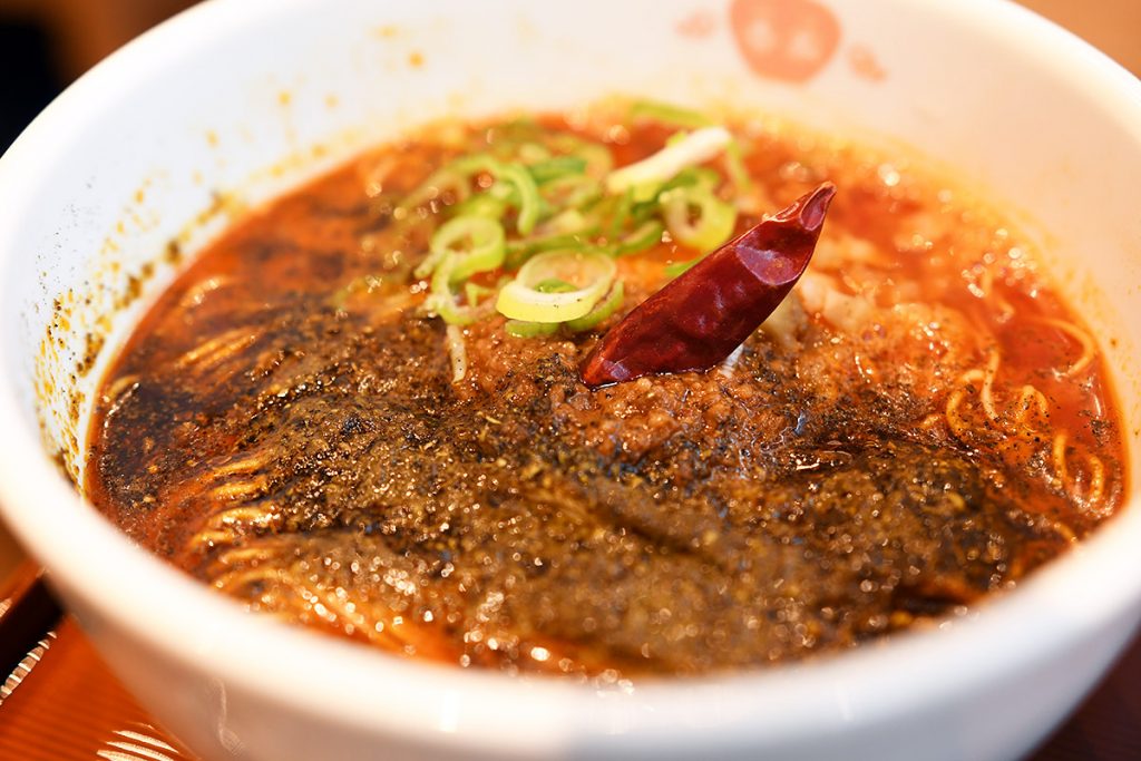 青鬼・担々麺、名前的にも危険性を感じますが、この時点では《美味しそう>>>辛そう》という心境