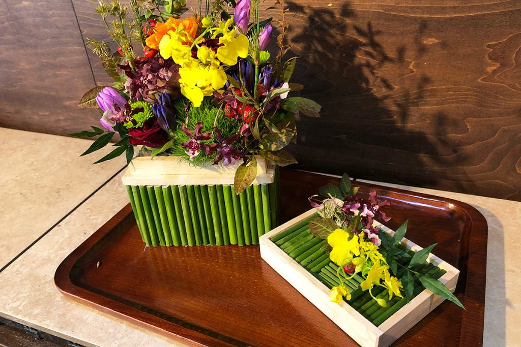 前半は、清水の魅力がたくさん詰まったボックスフラワー「お茶箱フラワー」作成のワークショップ。リリースの写真は見ていましたが、実物を目にするととても華やか