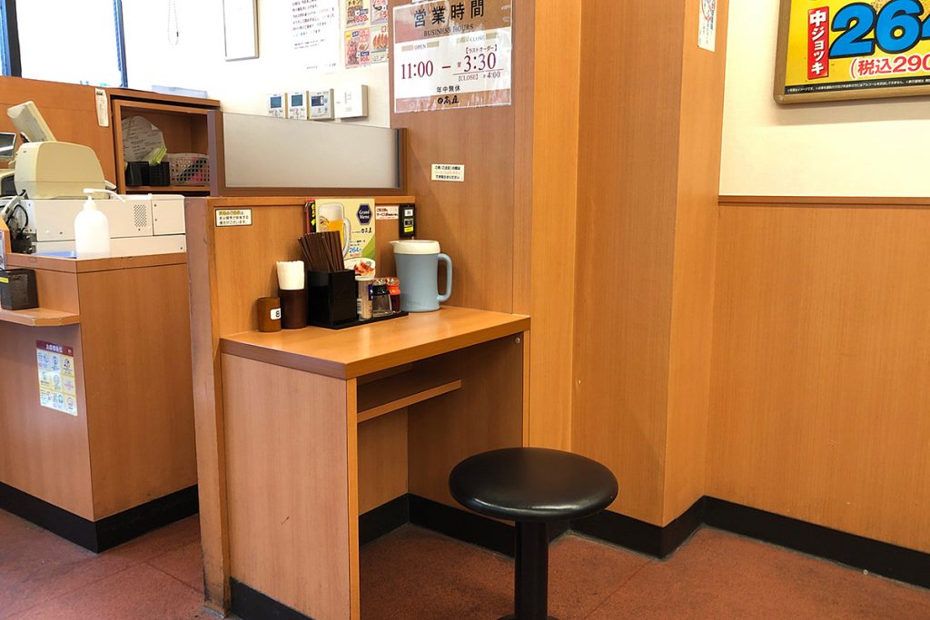 全然関係ないけど、レジ横にある一人カウンター席がめっちゃ気になる、、、