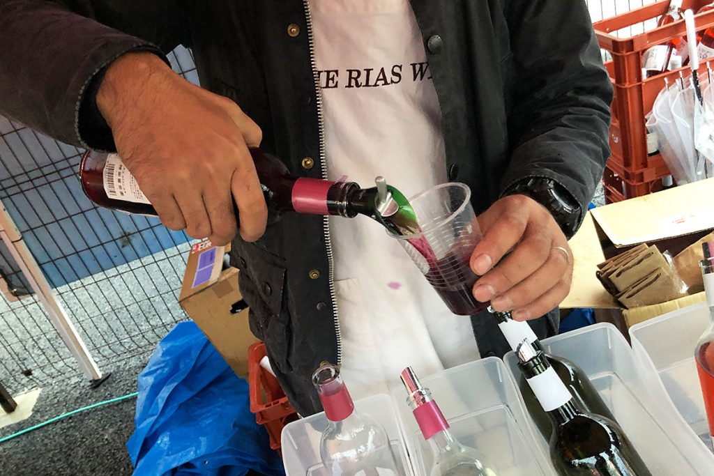 今月ボトリングされたばかりの新酒「アンシャンテ2019」をいただきます