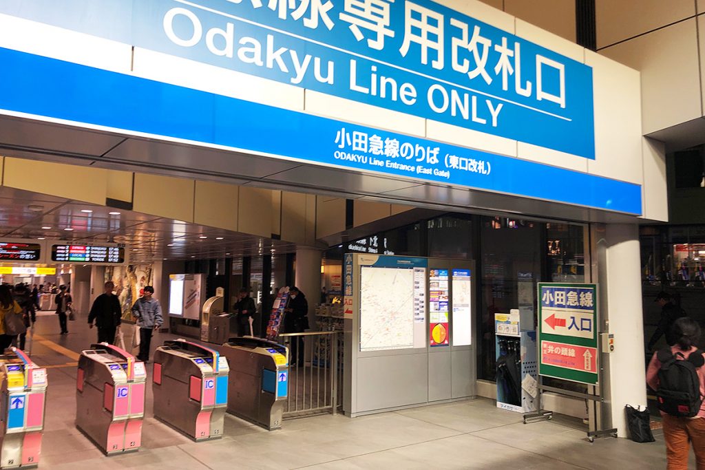 小田急線東口、向かって右側に「アイカサ」は設置されています