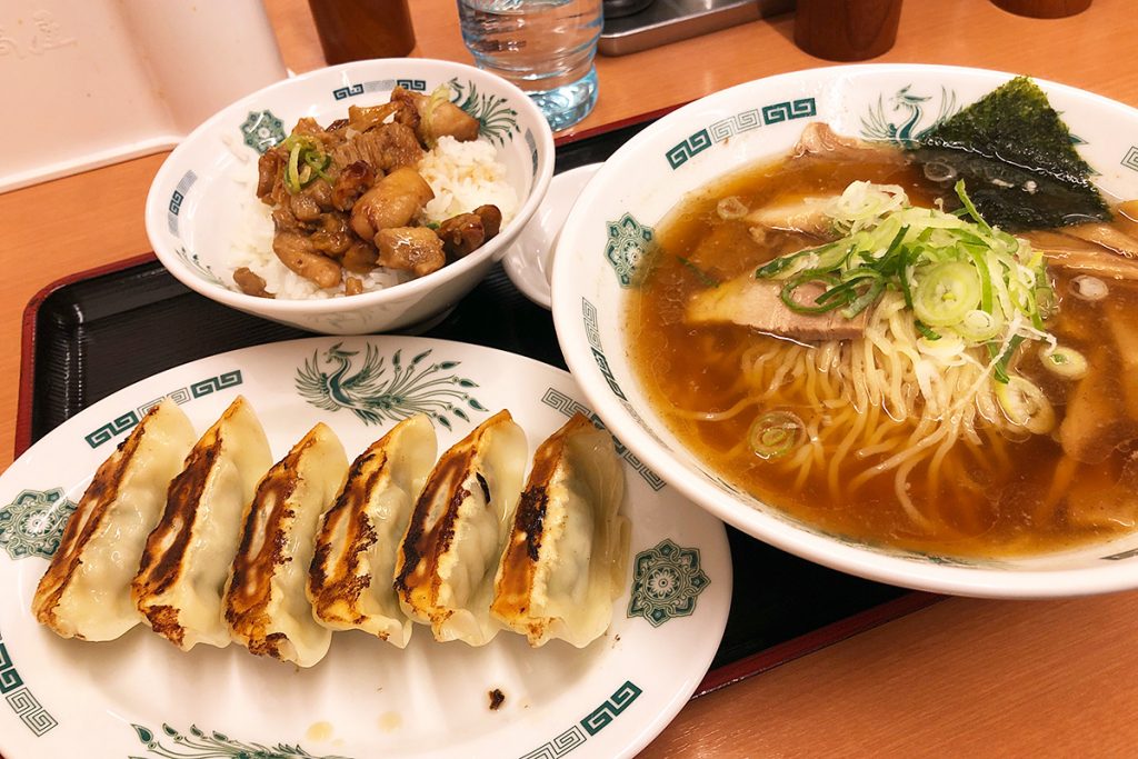 中華そば、やきとり丼+餃子セット830円(税込)