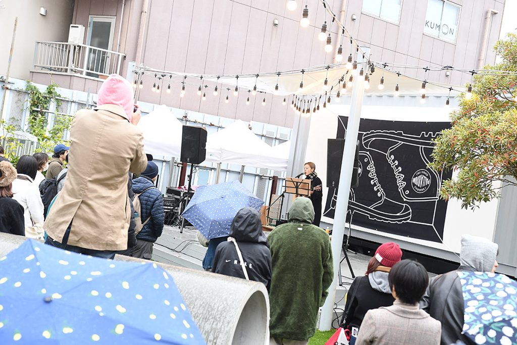 塩塚モエカ［羊文学］（お祭りパーク空き地）