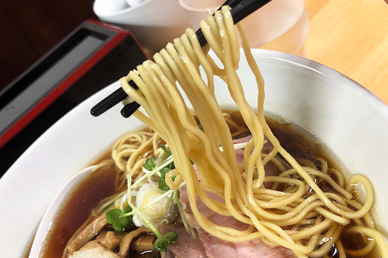 麺は細麺ストレート