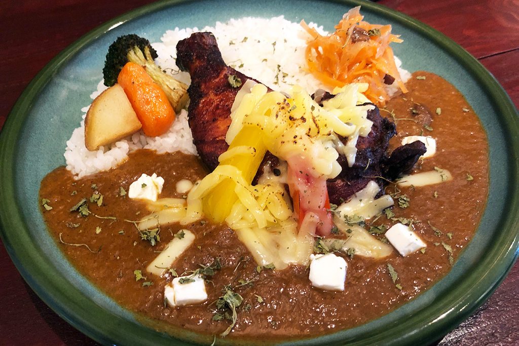 「札幌スパイスカレー」1200円(税込)にチーズトッピング