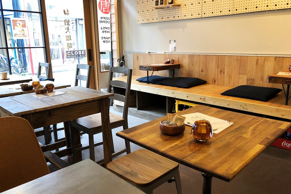 お店の中はこんな感じ、こだわりのある落ち着いた雰囲気