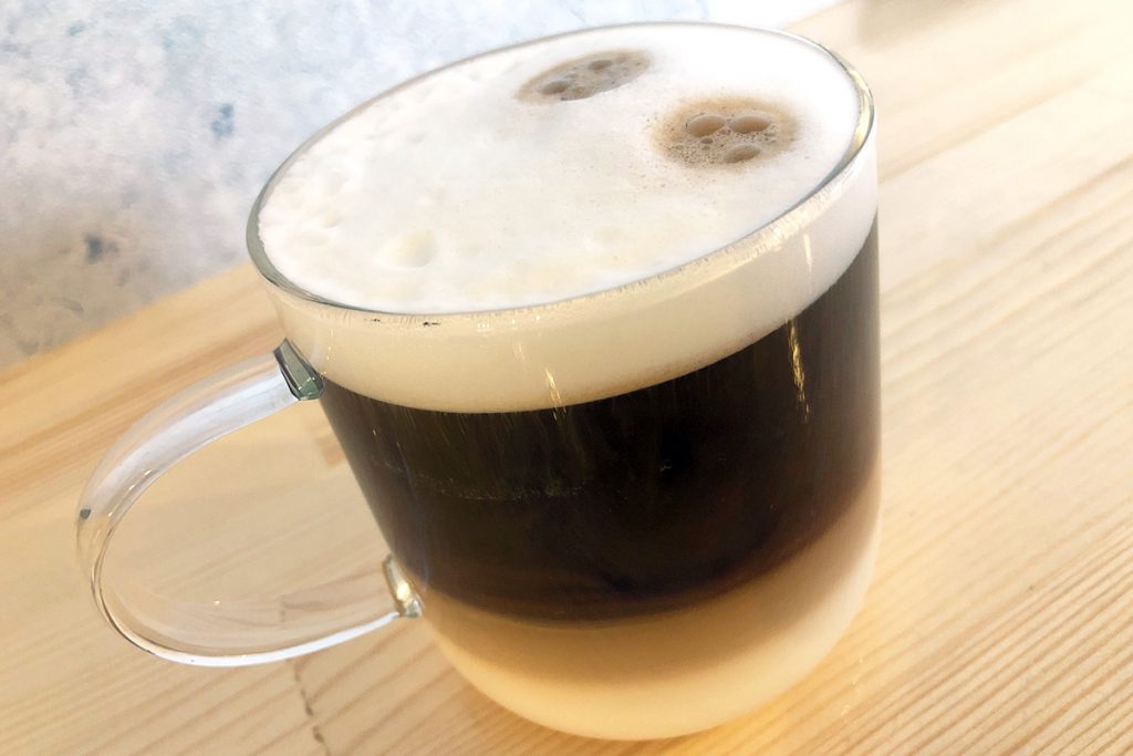 ホットカフェオレ、キレイに層が分かれているのがなんだかオシャレ