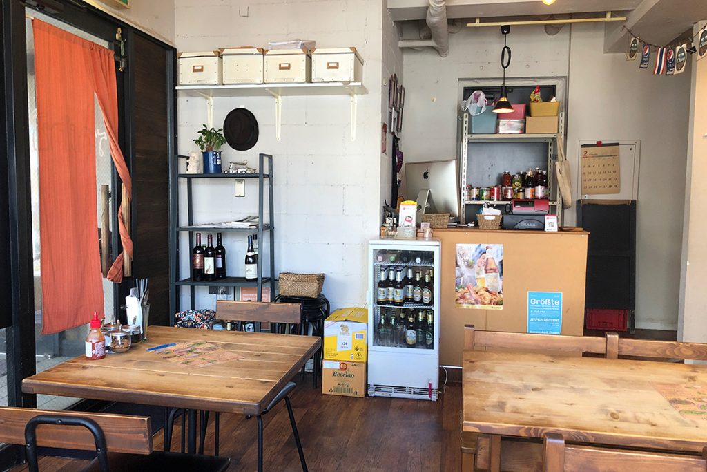 ラークパクチーの店内