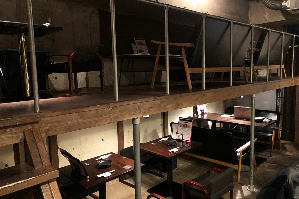 初めて来ましたが、めっちゃ隠れ家感満載の店内