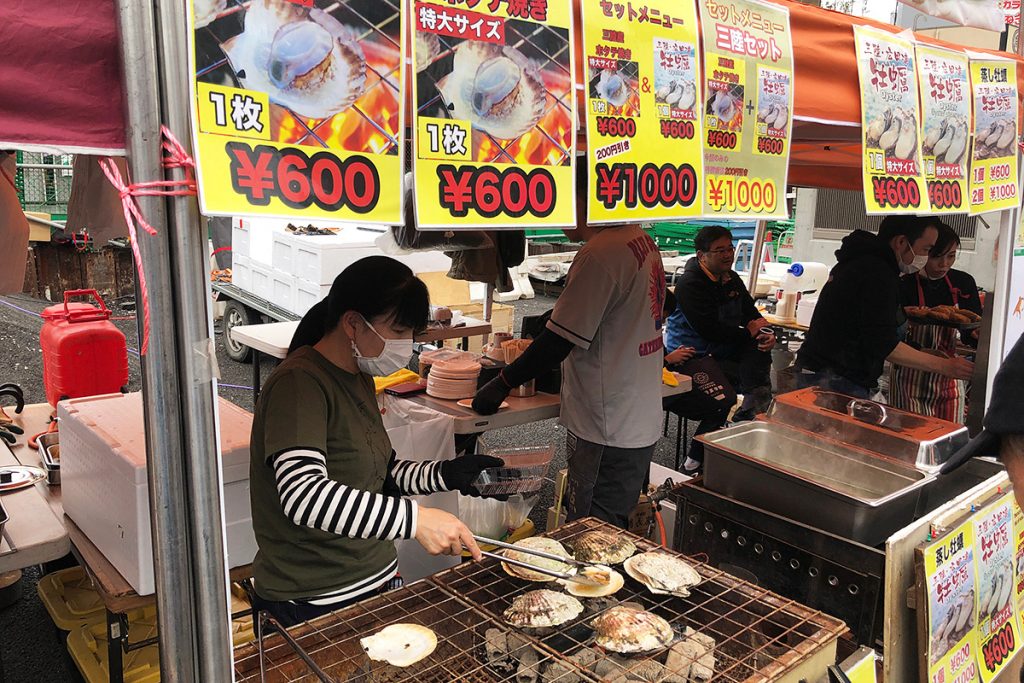 そして三陸と言えば海の幸、ホタテ焼きに蒸し牡蠣