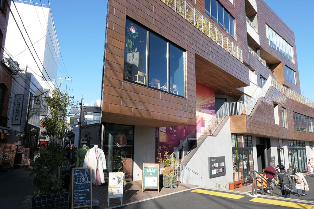 シモキタフロントの2階に「Gastropub GOZO」はあります