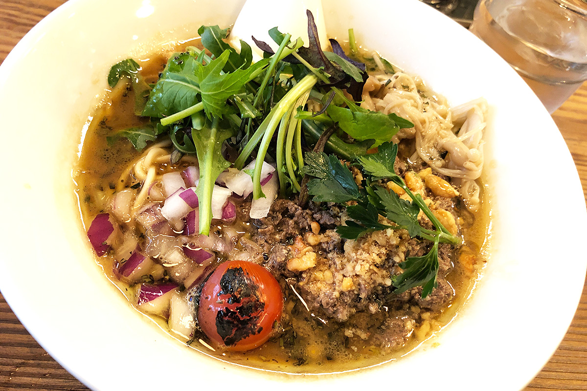 下北澤Ramen KUWAJIMAの『鹿骨ジビエ醤油白湯らぁ麺』890円（税込）