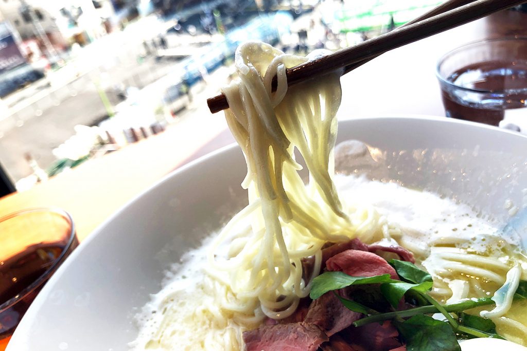 麺に絡むスープ
