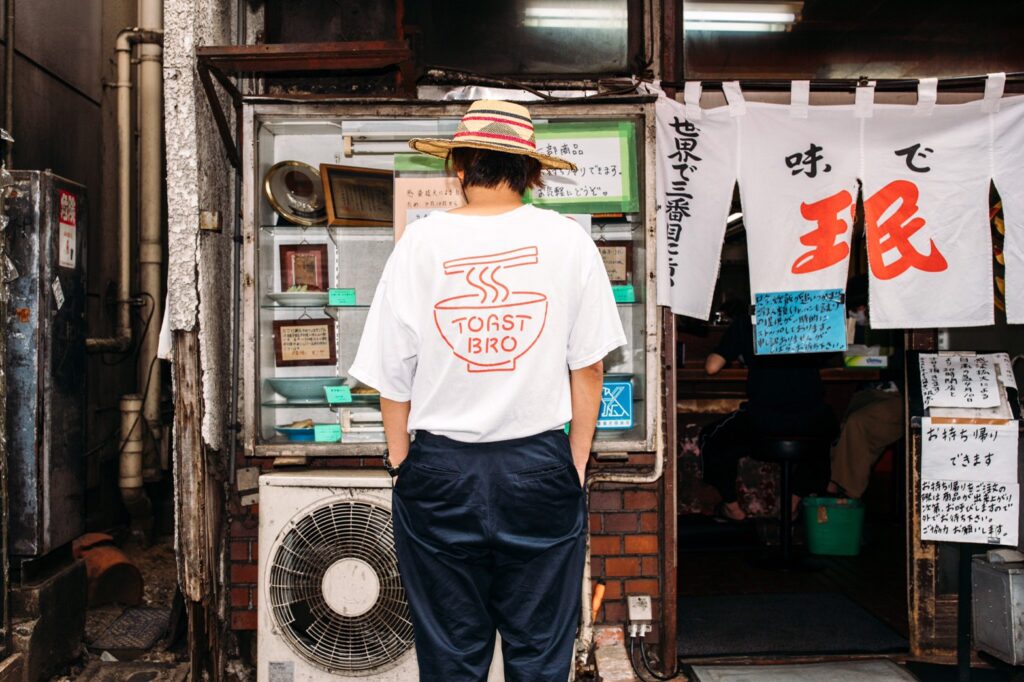 「珉亭 × TOAST BRO T-Shirts」バックはこんな感じ