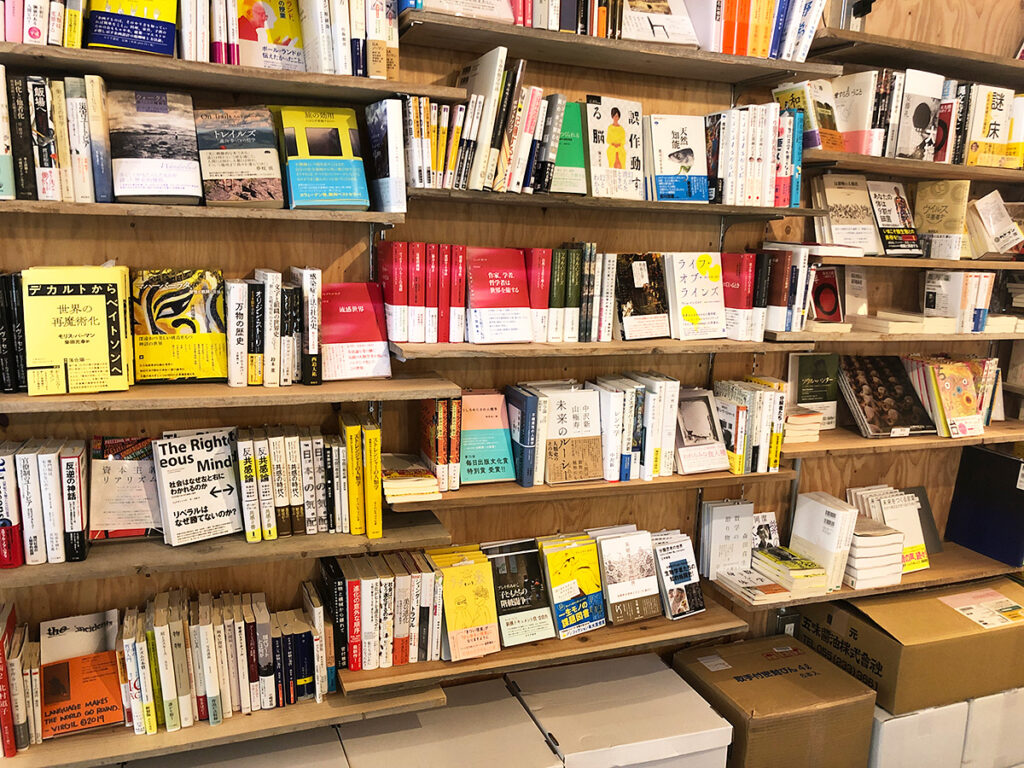 さらには、書籍も並んでいます