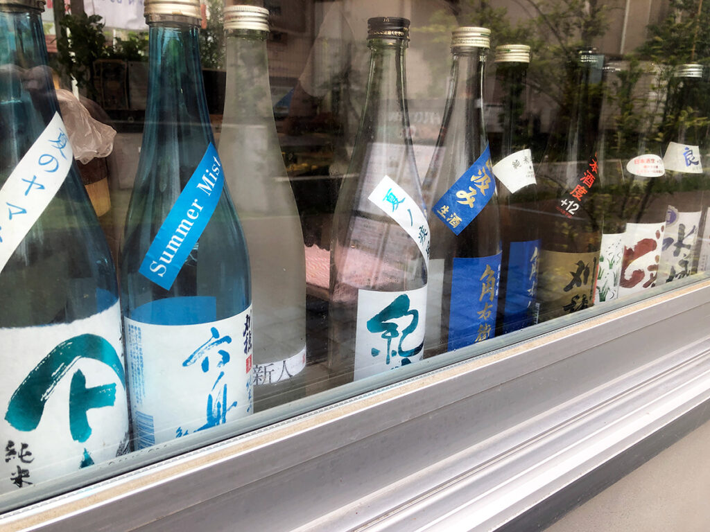 店頭に並ぶ秋田の地酒