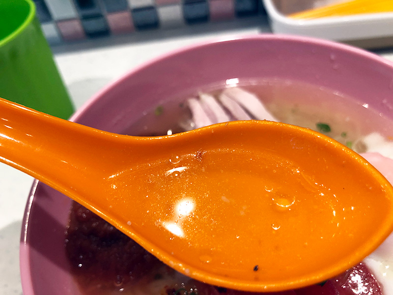 オレンジのれんげなのでいまいちよくわからないかもですが、清涼感のある透き通ったスープ
