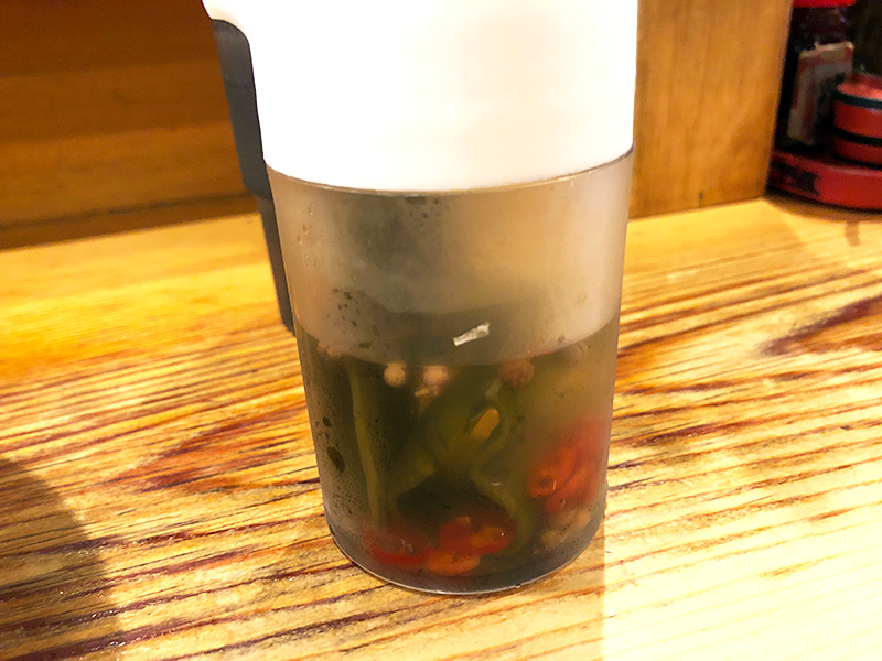 そうそう、ちょっとピリ辛のお酢を入れると、味変できますー