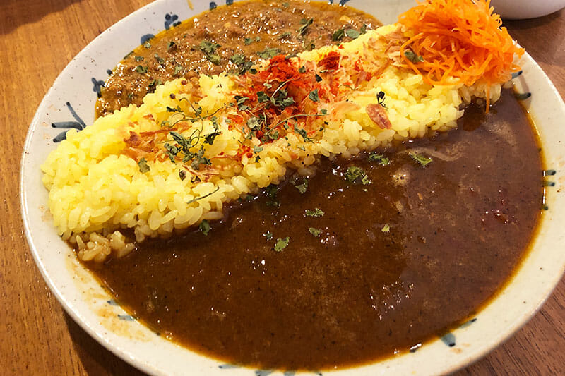 ベースの「八月カレー」は本当に本当に優しい味わい、いつでも食べたくなるそんな味