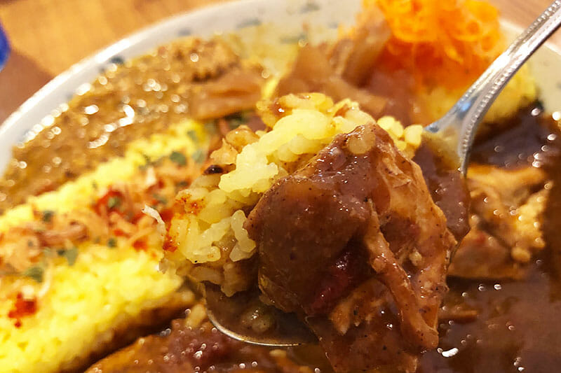辛さは程よい刺激という感覚で、あまり強くない。でも、このカレーにはこのくらいの辛さがちょうどいい