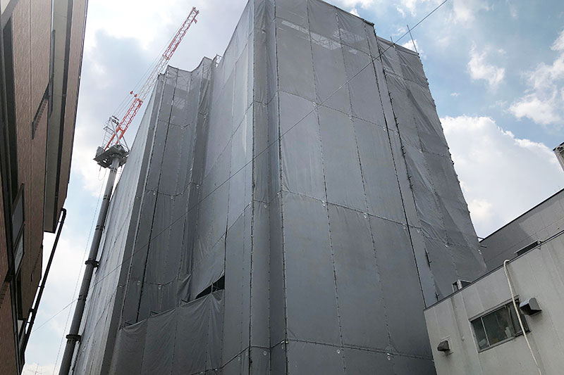 一番街の真竜寺があった場所に建てられているビル、かなり組み上がってきました
