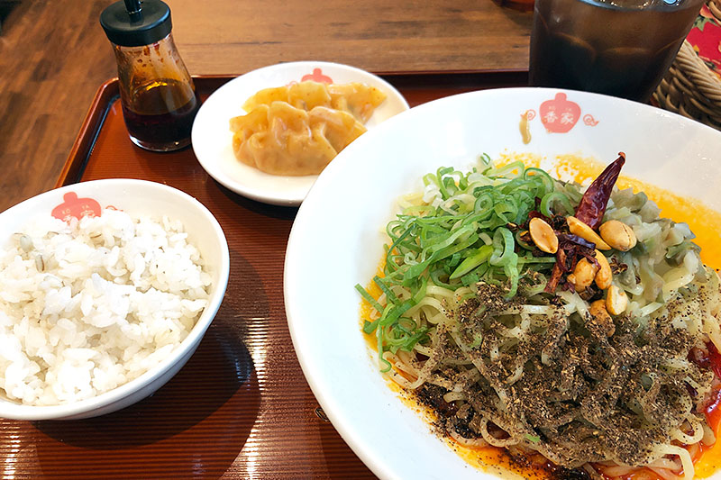 冷やし激辛担々麺を頂きました。冷たいけど、熱くなりました、、、